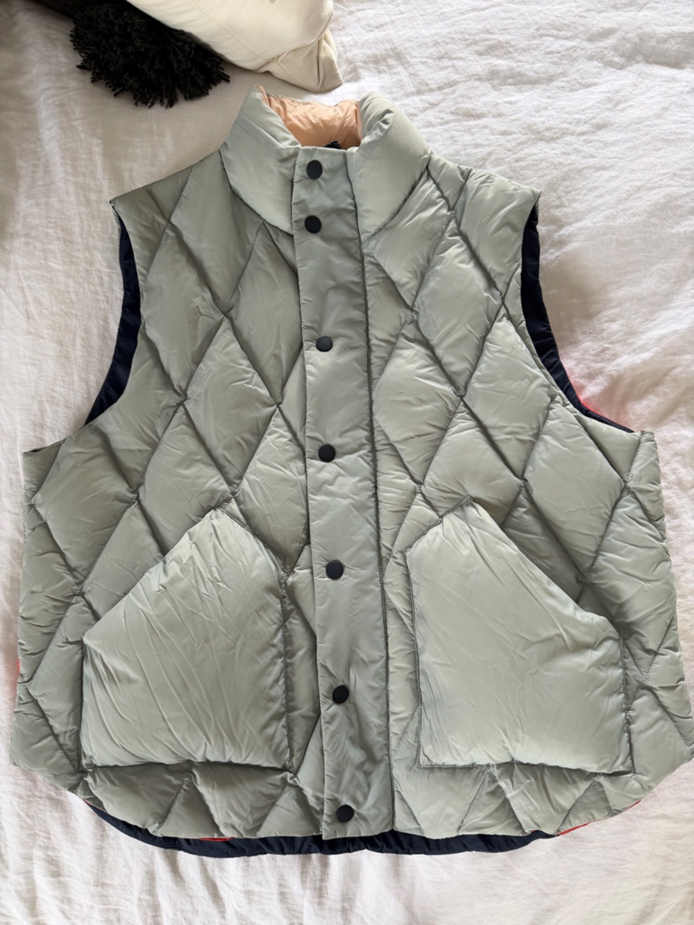 THE GREAT Patchwork Down Puffer Vest – NWOT – Premium Quilted Statement Piece - Picture 3 of 9